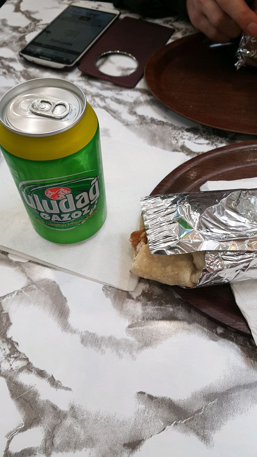 완성되어 나온 닭고기 되너 케밥